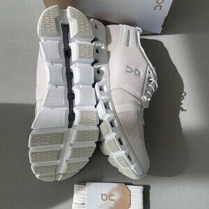 Women’s On Cloud 5 Running Shoes in Pearl on White 7.5